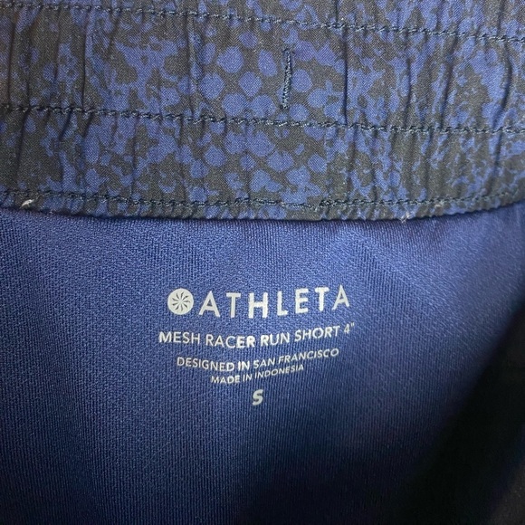 Athleta Mesh Racer Run Short 4” Small blue snakeskin - Picture 6 of 13